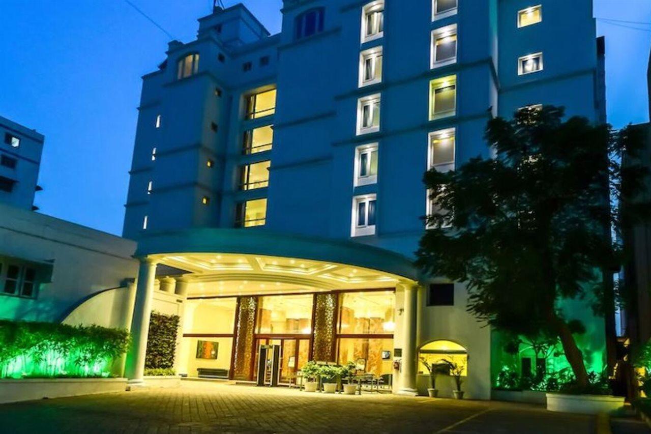Lemon Tree Premier “The Atrium” Ahmedabad Exterior foto