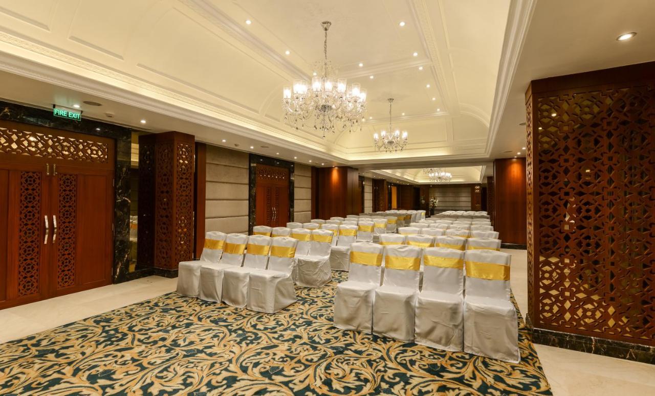 Lemon Tree Premier “The Atrium” Ahmedabad Exterior foto