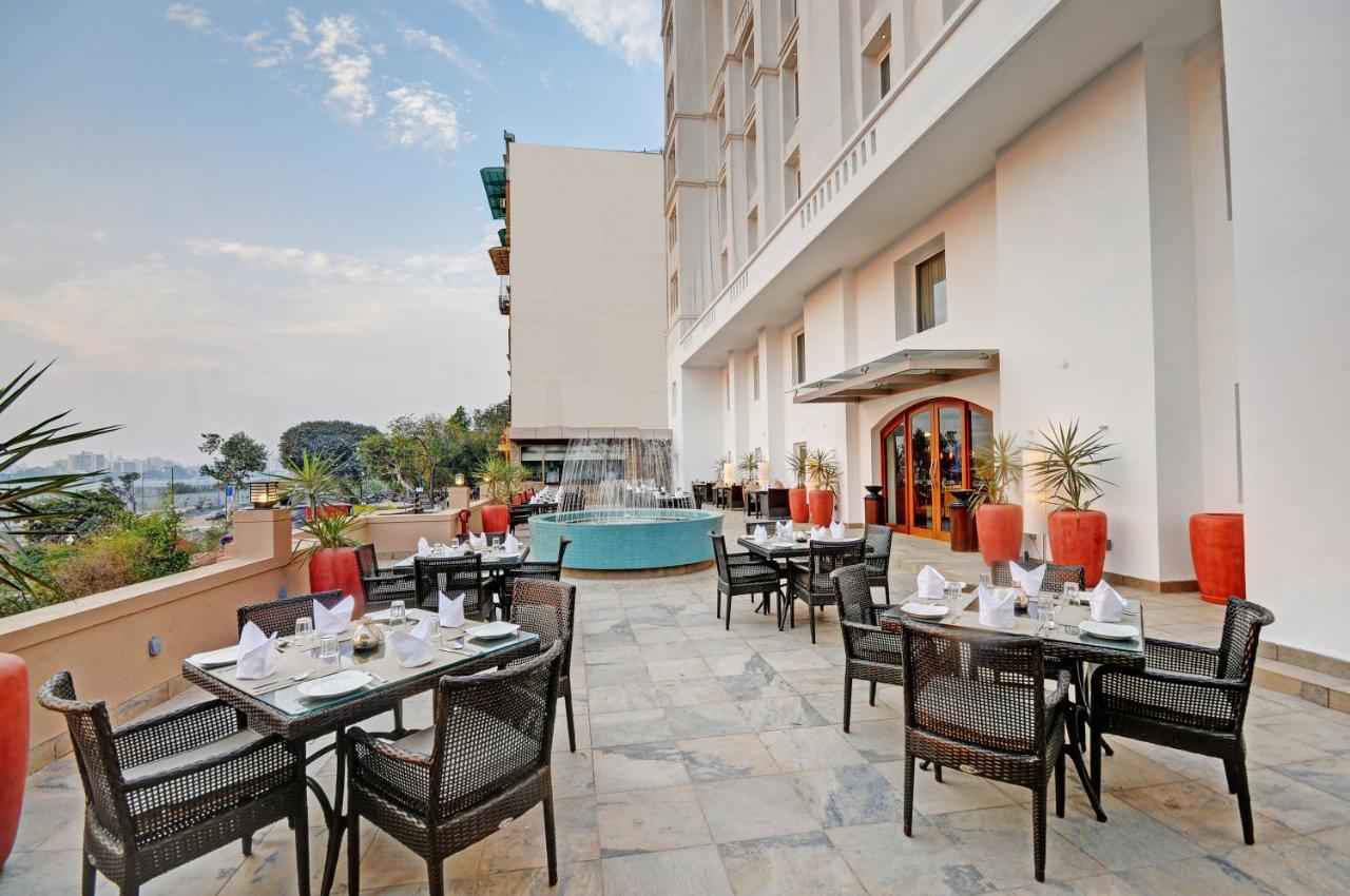 Lemon Tree Premier “The Atrium” Ahmedabad Exterior foto