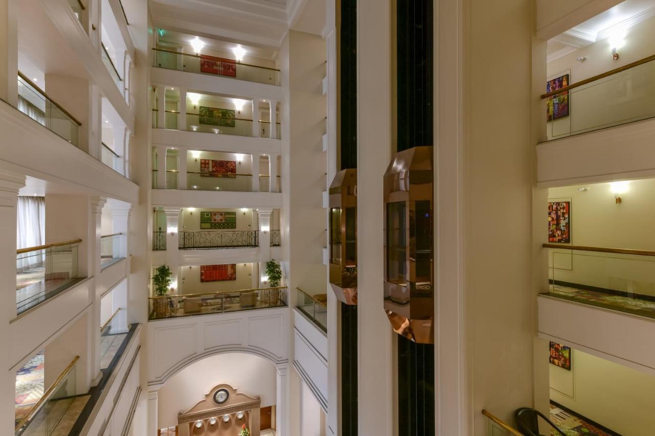 Lemon Tree Premier “The Atrium” Ahmedabad Exterior foto