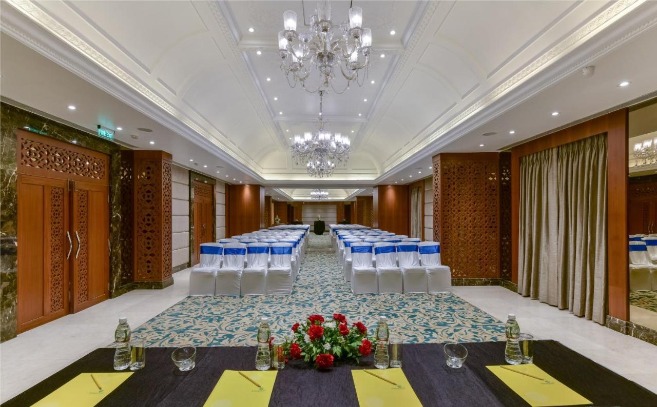 Lemon Tree Premier “The Atrium” Ahmedabad Exterior foto